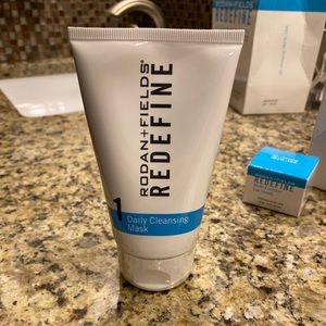 Rodan and fields redefine daily cleansing mask